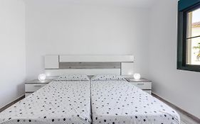 Cozy Apartment In El Duque By Altamarhomes